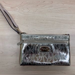 Good Michael Kors Wristlet